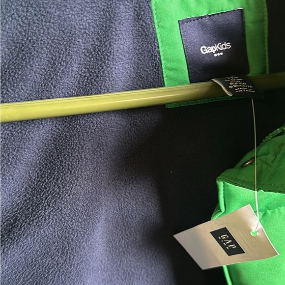 Gap kids Puffer Jacket . Fleece lined new with tags . - Picture 6 of 7